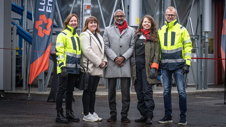 Invigning av Luleå Energis nya fjärrvärmepanna i Råneå. Från vänster: Malin Larsson (vd Luleå Energi), Anna-Therese Järvenpää (Luleå Energis styrelse), Fredrik Hansson (S), Evelina Rydeker (MP), Magnus Johansson, Chef Värme & Kyla Luleå Energi 