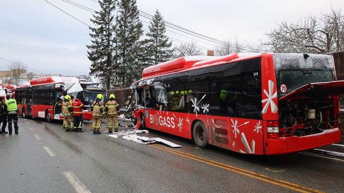 Ulykken i Fredrikstad hvor en bussjåfør mistet livet og en annen ble kritisk skadet.