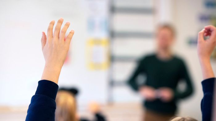 De preliminära betygsresultaten för elever som just slutat i Kungsbackas kommunala grundskolor visar att eleverna totalt sett har högre meritpoäng jämfört med 2023 års statistik.