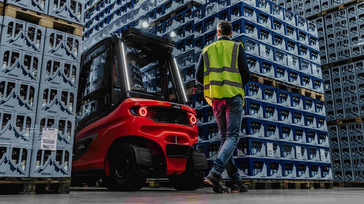 Linde Reverse Assist bromsar automatiskt trucken vid kollisionsrisker 