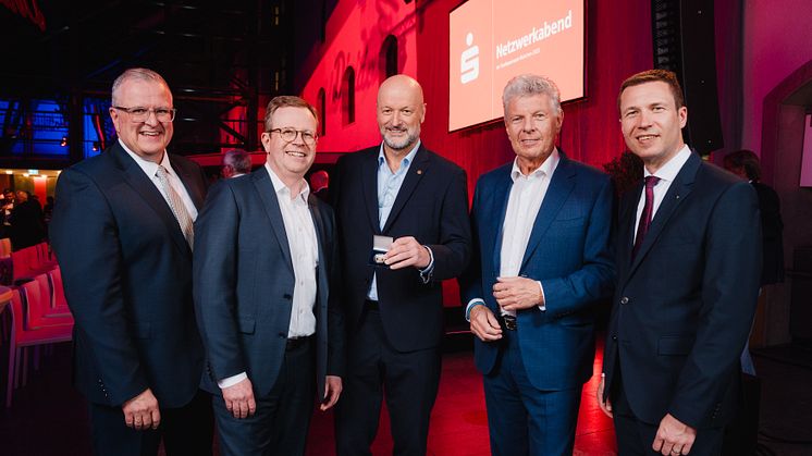 V.l.: Stefan Proßer (SVB), Dr. Bernd Hochberger (SSKM), Ralf Fleischer (SSKM), Dieter Reiter (LHM) und Matthias Dießl (SVB). Foto: Jens Hartmann