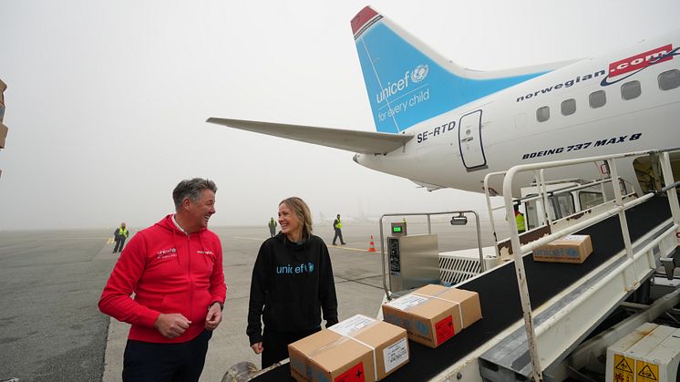 Geir Karlsen and Maria Greenberg Bergheim loading the aircraft bound for Sierra Leone