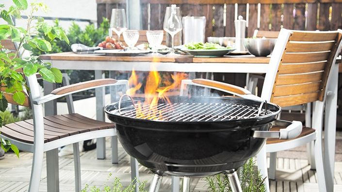 Grilla på balkongen inför påsk och sommar - detta bör du tänka på