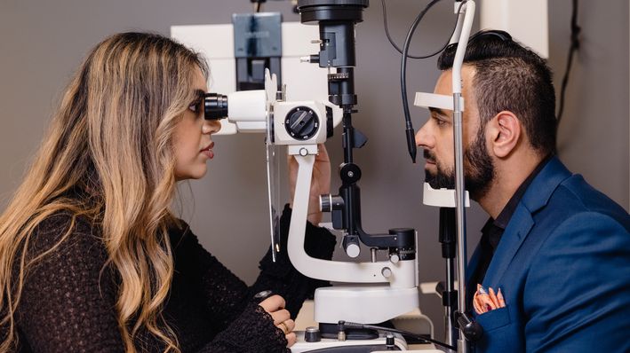 Synen förändras genom livet. På World Sight Day uppmanar Synsam till regelbundna synundersökningar för att upprätthålla en god synfunktion och ögonhälsa.