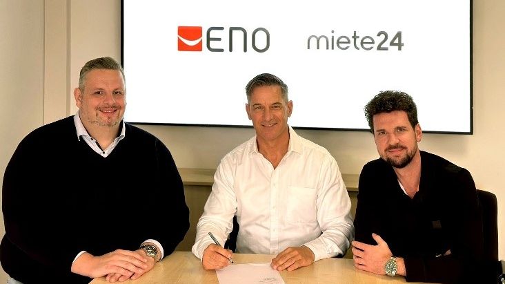Boris Baresic und Sven Gösch, beide ENO mit Heino Deubner von Miete24 (Mitte) bei der Vertragsunterzeichnung