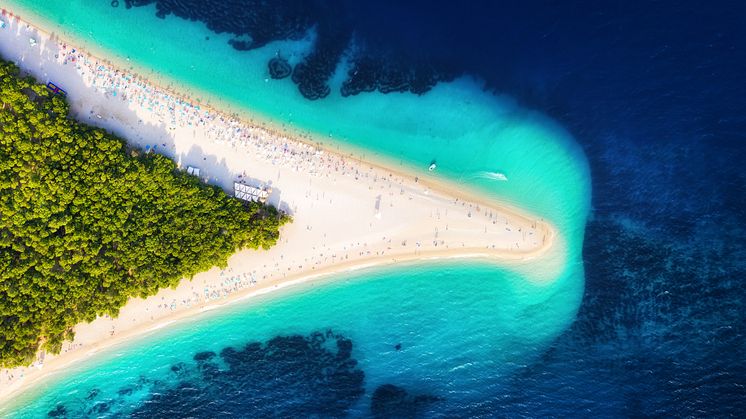 Die Insel Brač in Kroatien bietet eine Vielzahl von traumhaften Stränden mit kristallklarem Wasser.