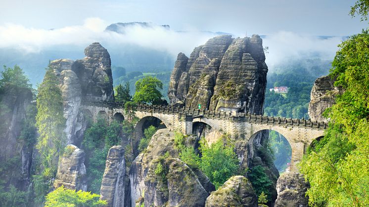 Nationalparken Sächsische Schweiz: Udsigt over Bastei og dens omgivelser © DZT/Francesco Carovillano