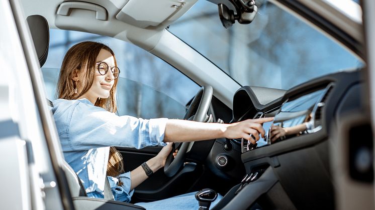 Välj en ljudbok som sällskap i bilen.
