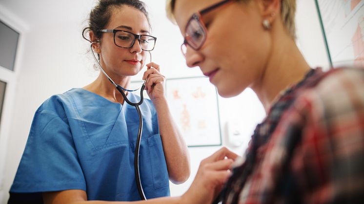 Det finns över 12 000 personer som överlevt cancer i barndomen i Sverige i dag. Av dessa har 70 procent mer eller mindre bestående men efter sin barncancerbehandling, så kallade sena komplikationer. 