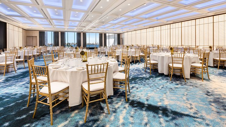 Boasting full-length windows, high ceilings and pillarless space, the Grand River Ballroom can accommodate up to 600 guests.