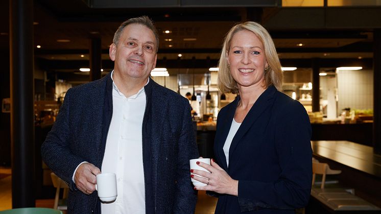 Tor Rønhovde, Chief Executive Officer i 4Service og Ingvil Fongod, Managing Director i Compass Group Norge. Foto: Karoline Brenden Skaug