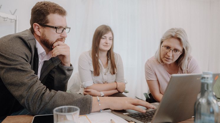 Digitale Weiterbildung: Warum Unternehmen jetzt handeln müssen – oder den Anschluss verlieren