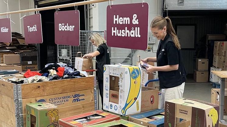 Erikshjälpens hubbar samordnar varuflödet från insamling till försäljning, vilket bidrar till att minska kostnader och effektivisera distributionen till second hand-butiker i närområdet. (Bilden är från hubben i Borås)