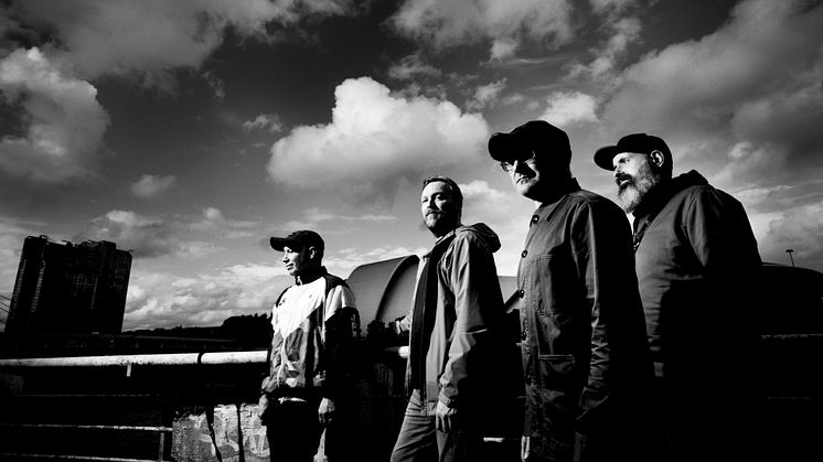 Single 1 Tour Photo by Steve Gullick.jpg