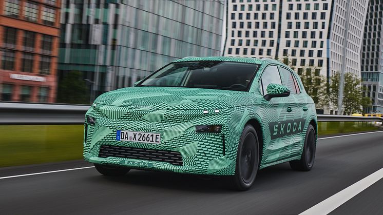 Skoda viser første fotos af ny elbil på vej