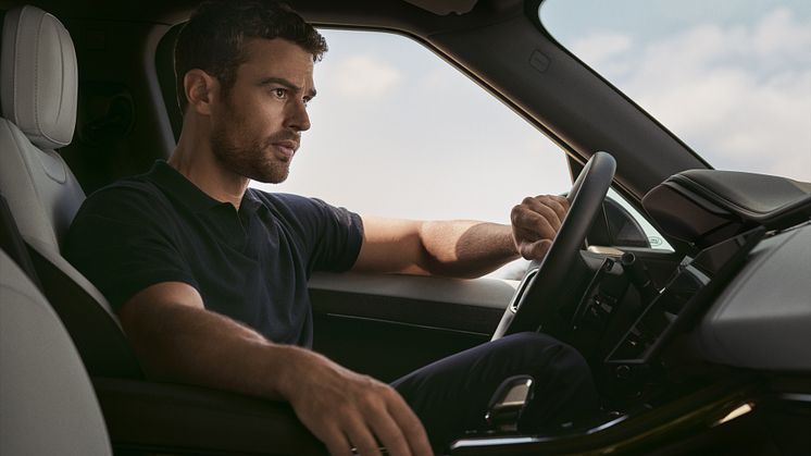 RANGE ROVER SPORT INGÅR PARTNERSKAP MED THEO JAMES