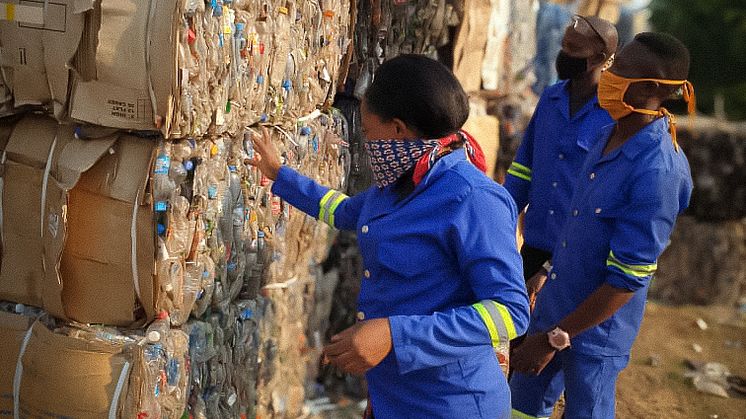 Inside Equity Fund investerade i Alpha Polyplast, ett zambiskt företag som specialiserar sig på återvinning av plastavfall, för att öka dears kapacitet att återvinna plastavfall i hela landet. Foto: Alpha Polyplast