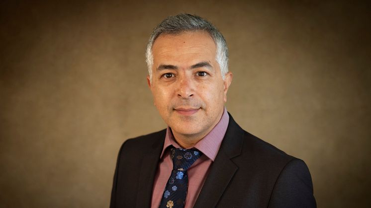 Alireza Malehmir tilldelas Hjärnäpplet för ”banbrytande insatser inom geofysiska undersökningar i utmanande miljöer”. Foto: Mikael Wallerstedt