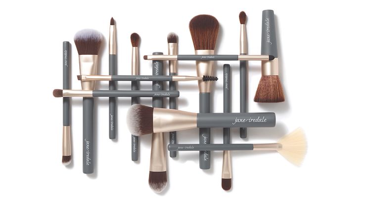 Jane Iredale Brush Collection – en ny serie makeupverktyg som är tillverkade av syntetiskt nylonmaterial.