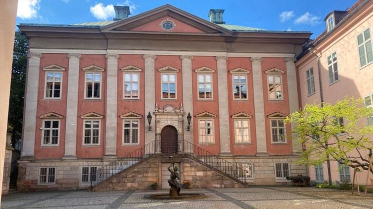 Ambassadens festvåning fylldes av samtal, skratt och inspiration när över 100 kvinnor inom cybersäkerhet samlades för The CyberLadies Pre-Summer After-Work i hjärtat av Stockholm.