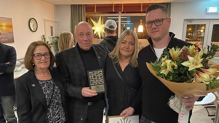 Foto: Per Florén. Från vänster: Grundaren av BEMA Per-Inge Bengtsson, frun Kerstin Bengtsson, Sanna Hallengren, och vinnaren Robert Teiffel