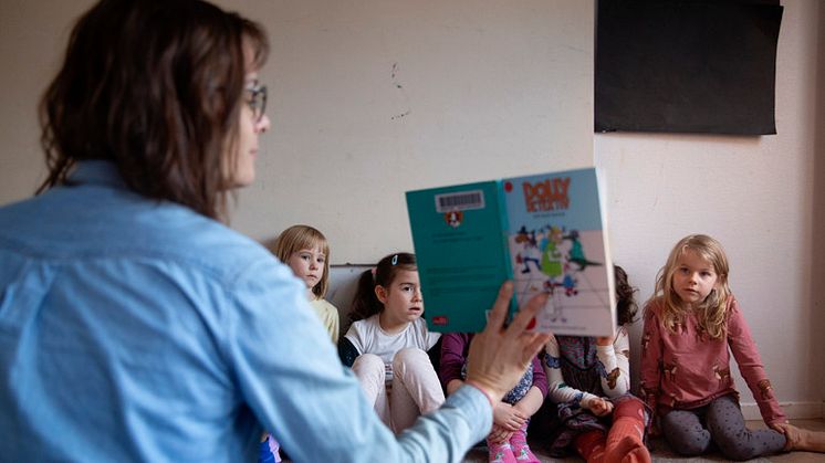 Enligt Skolverkets rapport skulle drygt 10 500 fler förskollärare behöva utexamineras fram till 2038 för att uppnå lika stor andel behöriga som idag. 