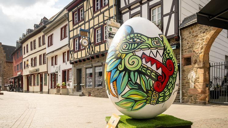 In der gesamten Altstadt von Bad Münstereifel sind bunte Ostereier und Figuren zu entdecken. Foto: City Outlet Bad Münstereifel
