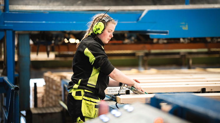 Norra Timber trappar upp jämställdhetsarbetet – fler kvinnor anställs i industrin
