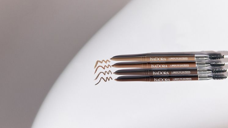 En vannfast skjønnhetshelt som varer hele dagen – Den nye BROW FIX 24H PENCIL 