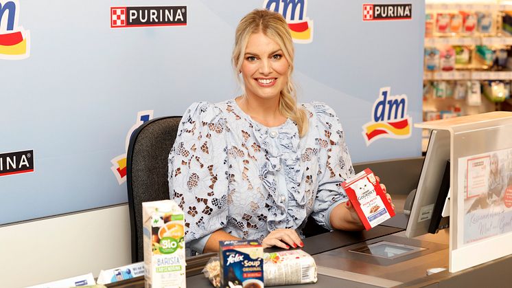 dm-drogerie markt & PURINA engagieren sich gemeinsam für Tiere in Not: 150.000 gefüllte Futternäpfe für Tierheime und Tiertafeln 