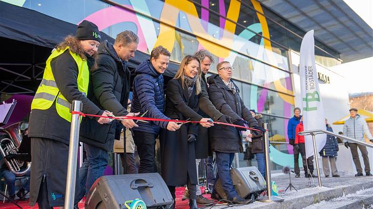 Invigning av skridskobana med familjeaktiviteter på Poseidons torg