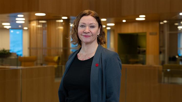 ARBEIDSGIVERS ANSVAR: Wanja Jeanette Sæther, daglig leder ved Krisesenteret i Salten, tydeliggjør at arbeidsgiver har et klart juridisk ansvar for å beskytte sine ansatte. (Foto: Preben Hunstad – Bodø kommune)