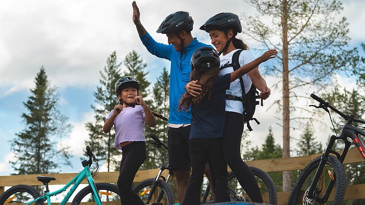Familj cykling Sälen.jpg
