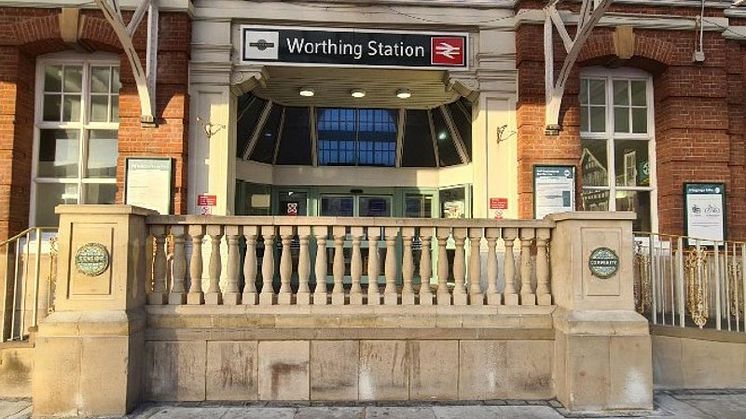 worthing-station-entrance.jpg