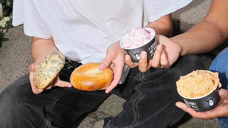 Urban Deli lanserar nybakade bagels i flera varianter, fyllda, i lösvikt och som en del av konceptet Bagels & Schmear.