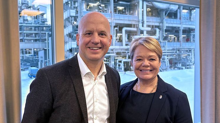 Sunpines VD David Öquist och landshövding Lotta Finstorp
