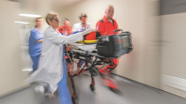Herzinfarkt, Schlaganfall und andere Notfälle wie bösartige Herzrhythmusstörungen sind keine aufschiebbaren Krankheitsfälle und müssen sofort medizinisch versorgt werden (Foto: iStock).
