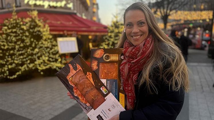 Røkelaks har lange tradisjoner, og mange er glad i det – også i Frankrike. Sjømatutsending til Frankrike, Sigrid Louise Philippart, forteller at røkelaksen er stadig like populær i julen.