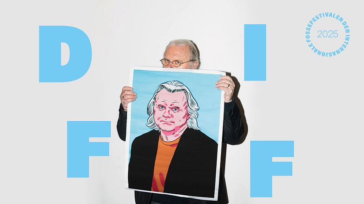 Jon Fosse med illustrasjonen Kristian Hammerstad har laga for Det Norske Teatret, fotografert av Thomas Ekström for The New York Times.