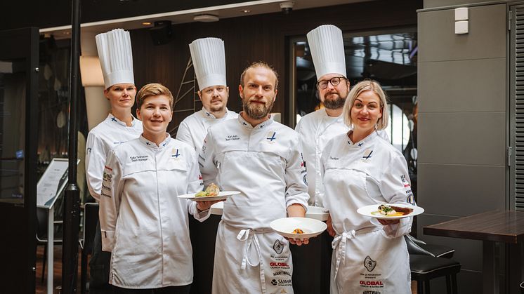 Främre raden: Katja Tuomainen, Kari Julin och Tiina Norkio från det finska kocklandslaget. Bakre raden: Elsa Lindell, Sami Leino och Joonas Maunula från Tallink Silja Line. Foto: Laura Oro