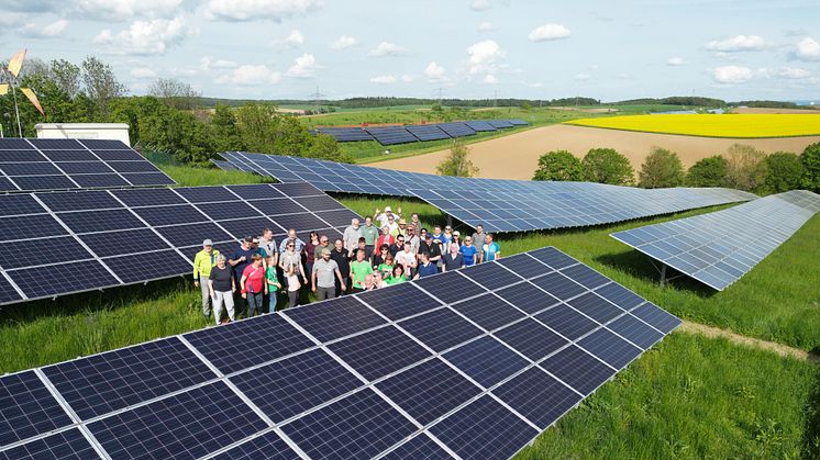 Mitglieder der BEG Kraichgau in einem Solarpark. Copyright: Florian Oess - BEG Kraichgau, GPS: A 6, Kirchardt, Verwaltungsgemeinschaft Bad Rappenau, Landkreis Heilbronn, Baden-Württemberg, 74912, Deutschland