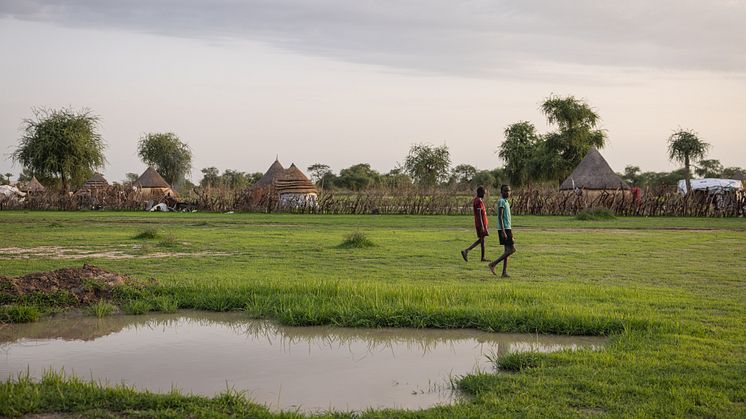 En översvämmad by i Akobo West, Sydsudan. Bilden är tagen vid ett tidigare tillfälle. Foto: Rädda Barnen.