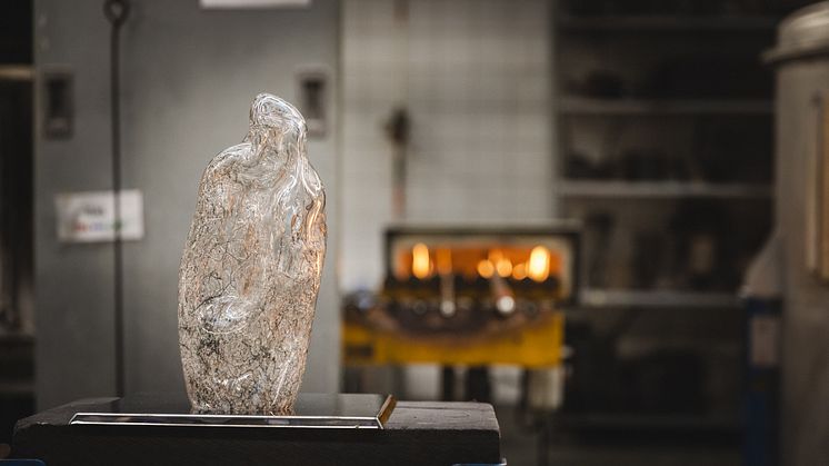 Glass sculpture with steel from recycled tyres. Photo credit: True North Production