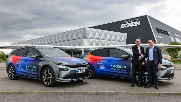 Thomas Bruun (Škoda) og Ulrik Larsen (IIHF) foran Jyske Bank Boxen