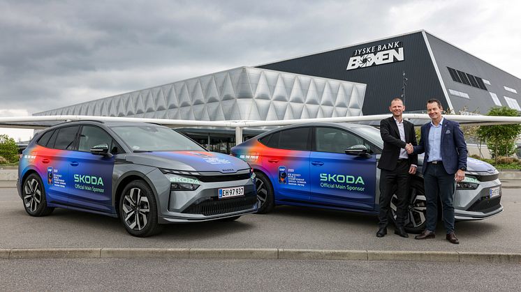 Thomas Bruun (Škoda) og Ulrik Larsen (IIHF) foran Jyske Bank Boxen