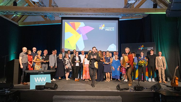 In der Abtei Marienmünster wurden die Hauptpreisträger*innen des WWKulturpreis24 feierlich ausgezeichnet. Die Band „The Royal Squeeze Box" sorgte für den passenden musikalischen Abschluss.