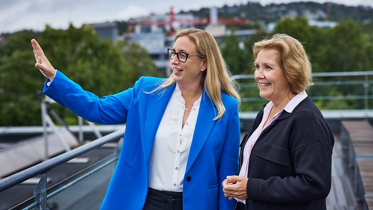 Agathe Schjetlein er fornøyd med nullutslippsambisjonene for Multiconsult. Her sammen med konsernsjef Grethe Bergly | Foto: Bård Gudim