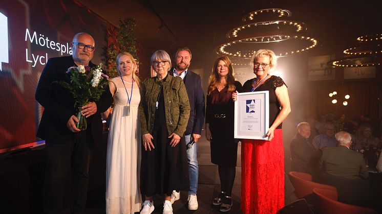 SMALL är årets vinnare av Regio Stars Västerbotten. Lars Westerlund, Marie Nolin, Helen Nilsson och Sofie Lundberg Nilsson tog emot priset av Patrik Sällström och Malin Ylinenpää. Foto: Patrick Trägårdh