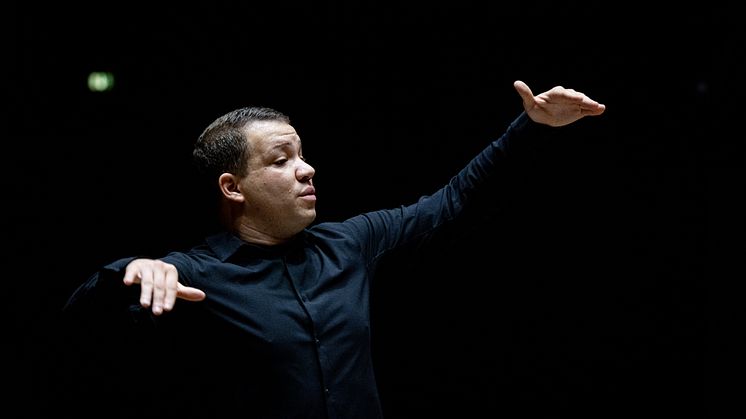 Ryan Bancroft, Kungliga Filharmonikernas chefdirigent. Foto: Yanan Li