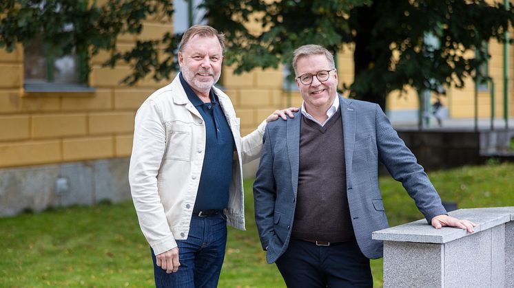 I dagarna har Mats Berggren och Anders Pettersson kommit överens om ett samarbete mellan Umeå Energi och Skellefteå Kraft. Foto: Fredrik Larsson